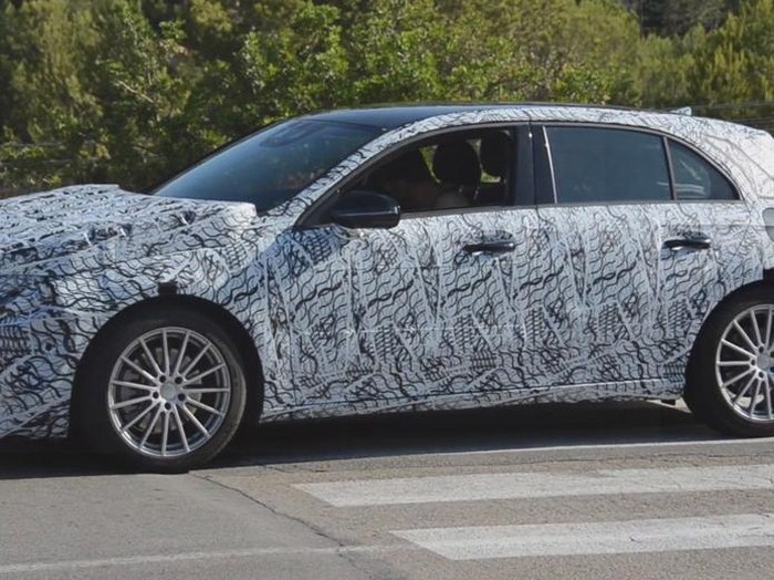 Mercedes-Benz A-Class Anyar Perpaduan CLA dan GLA