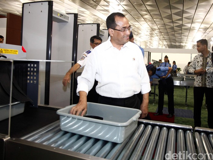 Permudah Penumpang, Skybridge Tirtonadi dan Balapan Solo Dipuji Menhub
