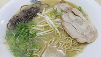 Konsistensi kuah yang agak kental dengan paduan miso ini memiliki ras alebih mild. Sangat enak dipadukan dengan tauge, jamur serta irisan daging ayam serta taburan irisan daun bawang.