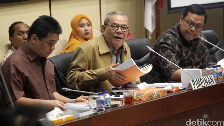Komisi II DPR Minta KPK Usut Rekening Gendut 10 Kepala Daerah Komisi II DPR Minta KPK Usut Rekening Gendut 10 Kepala Daerah