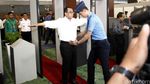 Menhub Sambut Penumpang Kedatangan Perdana di Terminal 3