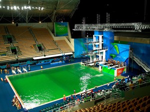 Kok Kolam Olimpiade Berubah Hijau?