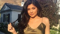 Selanjutnya ada Kylie Jenner yang mengungkap dirinya selalu sarapan telur, alpukat, dan bacon kalkun tiap pagi. Ia juga pernah melahap taco udang tiap hari saking sukanya. Foto: Istimewa