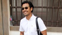 Ia tetap terlihat kece dengan gaya kasualnya. Pool/Ismail/detikFoto.