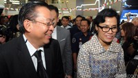 Puluhan tahun berlalu dan vakum, pasar modal Indonesia aktif kembali di tahun 1977 di mana pada waktu itu Semen Cibinong menjadi emiten pertama yang mencatatkan namanya di Bursa Efek Jakarta (BEJ) atau sekarang menjadi Bursa Efek Indonesia (BEI).