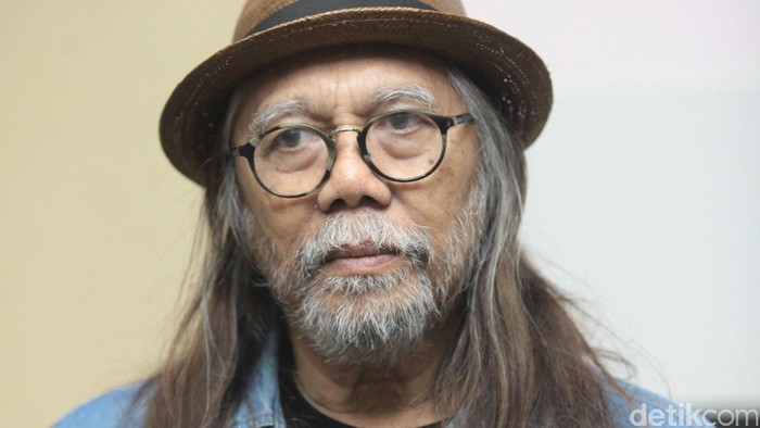 Mandiri Dukung Pementasan Karya Seni di Dunia International

(Kika) Chief of Mandiri Art Rohan Hafas, Seniman Sardono W Kusumo dan Cofounder Daya Lima Mieke Malaon tengah menunjukkan gerakan tari yang akan dipentaskan pada Singapore International Festival of Arts (SIFA), Jakarta, Rabu (10/08/2016). Bank Mandiri melalui Mandiri Art berupaya terus meningkatkan peran aktif dalam pengembangan bakat, kreatifitas dan kebinekaan bangsa di indonesia di bidang seni sehingga mampu mampu mendorong karya seni di kenal di  ranah international. Grandyos Zafna/detikcom