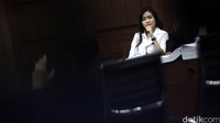 AKBP Muh Nuh Al Azhar menjelaskan satu persatu mulai dari Jessica masuk ke kafe, memesan, membayar, hingga Jessica duduk di meja 54.