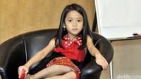 Sarah Ebiela Ibrahim atau yang biasa disapa Abbey itu terlihat tak canggung saat berpose di depan kamera. Pool/Noel/detikFoto.