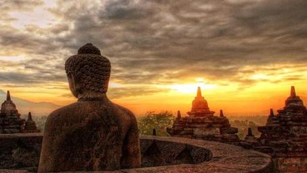 Candi Borobudur di pagi hari