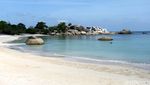 Menikmati Keindahan Pantai Tanjung Tinggi