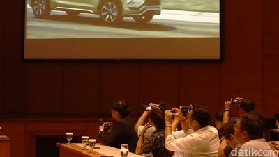Bos Mitsubishi Perlihatkan Mobil MPV