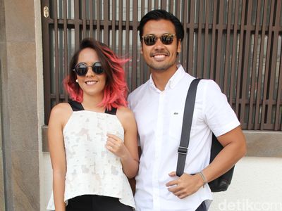 Chicco Jerikho dan Lala Karmela Kompak Berbaju Putih, Serasi?