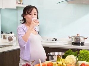 Seberapa Banyak Konsumsi Air Putih yang Dibutuhkan oleh Ibu Hamil?