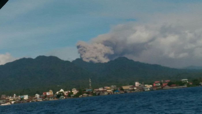 Bandara Gamar Malamo Ditutup karena Abu Vulkanik Gunung Dukono
