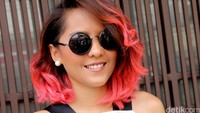 Lala berambut ombre merah. Pool/Ismail/detikFoto.