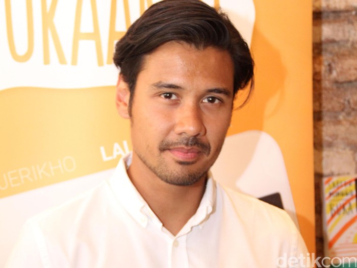 Diisukan Pacaran dengan Chelsea Islan, Chicco Jerikho Minta Ditanya Soal Pacar