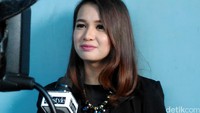 Dea saat ditemui usai mengisi Rumpi No Secret di Gedung Trans TV, Jalan Kapten Tendean, Jakarta Selatan, Selasa (9/8/2016)