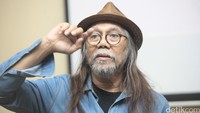 Di ajang bergengsi tingkat internasional tersebut, Sardono akan menampilkan retrospektif yang terdiri dari tiga pementasan karya bertajuk The Sardono Retrospective Presents: Expanded Cinema, Solo Live Painting, Black Sun.