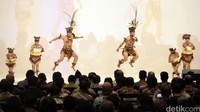 Pembukaan pamwran diisi dengan penampilan tari daerah.