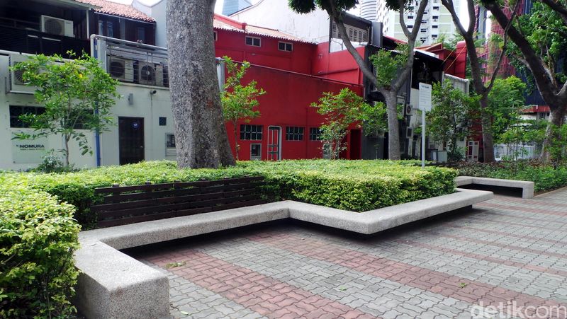 Ada Makam Keramat & Pohon Kenangan di Taman Kota Singapura