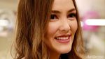 Kecantikan Cathy Sharon dan Julie Estelle
