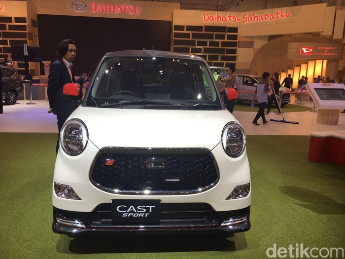 Daihatsu memperlihatkan mobil mini Cast Sport dan Copen Hero di GIIAS 2016