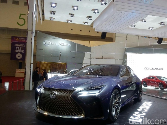 Lexus Patenkan LS Bertenaga Hidrogen