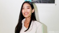 Alika juga kerap merias wajahnya sehingga terlihat dewasa. Foto: Gus Mun/detikHOT