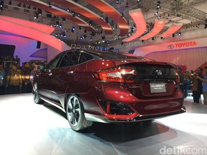 Daya Jelajah Mobil Hidrogen Honda Kalahkan Toyota