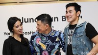 Sebelumnya, Sulung telah menulis buku pertama berjudul Artist Management 101: Jalan Panjang Lahirkan Bintang. Pool/Hanif Hawari/detikFoto.
