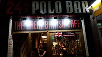 Foto: Berdiri sejak tahun 1953, Polo Bar menjadi pilihan bagi warga London yang merasa lapar di tengah malam atau pagi buta. Alamatnya di 176 Bishopsgate, di luar stasiun kereta Liverpool Street (Rita/detikTravel)