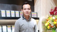 Mas Sulung tahu kapan apa saja pekerjaan yang perlu diambil. Suka kasih masukan dan enak diajak diskusi. Dan kalau ngobrol bisa ambil keputusan, ujar Ben Joshua. Pool/Hanif Hawari/detikFoto.
