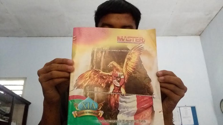 Buku Bersampul Garuda Menari Akhirnya Ditarik Dari Siswa