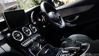 Highlight dari acara ini adalah peluncuran perdana di Indonesia, saloon paling pintar, yaitu The All New E-Class. E-Class merupakan pusat dari merek Mercedes-Benz dan tolak ukur kelas bisnis, lanjut Roelof.