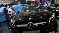 Kami bangga berada di GIIAS yang merupakan pameran otomotif Indonesia yang masuk kalender dunia. Mercedes-Benz akan melanjutkan kesuksesannya di Indonesia. Kami memperkenalkan tujuh mobil baru di pameran ini, ujar Roelof Lambers. 