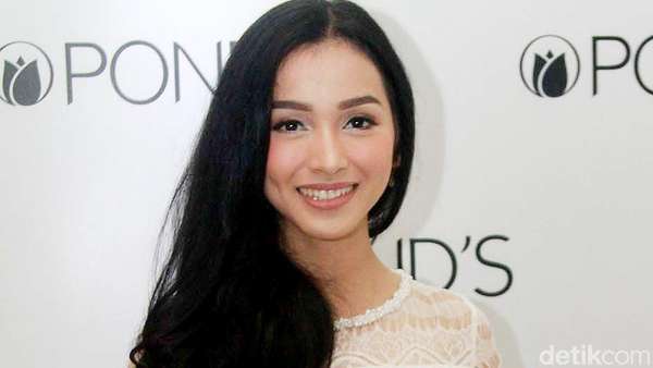 Cantiknya Tya Arifin Cantiknya Tya Arifin