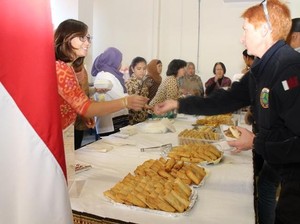 Mie Goreng, Martabak, dan Onde-onde Dipamerkan di Kampus Namibia