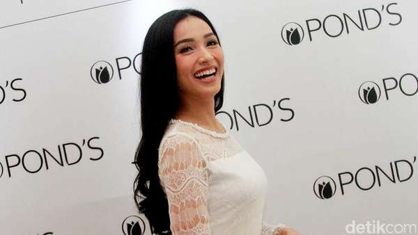 Cantiknya Tya Arifin Cantiknya Tya Arifin