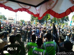 2 LSM Bentrok Saat Demo Proyek Pembangunan Venue PON di Pangandaran