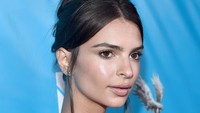 Emily tampil sangat seksi. Alberto E. Rodriguez/Getty Images for Arise Pictures/detikFoto.