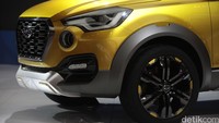 Konsep Go-Cross hadir dengan grille segi enam khas Datsun yang telah diubah agar menjadi lebih besar dan ekspresif.