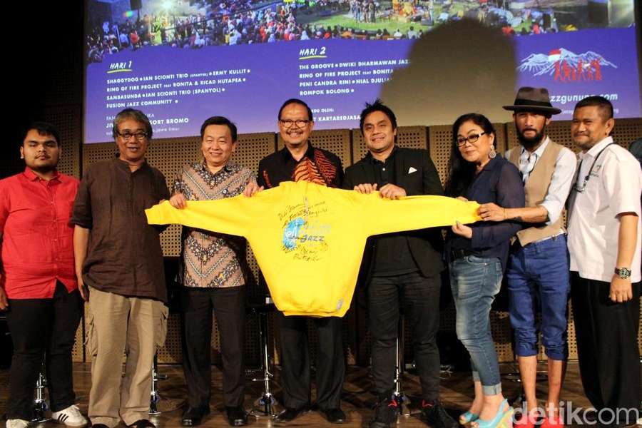Persiapan Para Musisi untuk Jazz Gunung