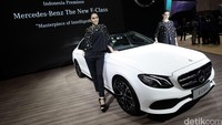 Produsen kendaraan premium Mercedes-Benz meluncurkan 7 tipe mobil terbaru yaitu New Generation CLA, Locally Assembled GLC, Mercedes-AMG C 63, Mercedes-AMG SLC 43, Mercedes-Maybach S600 dan All New E-Class pertama di Indonesia.
