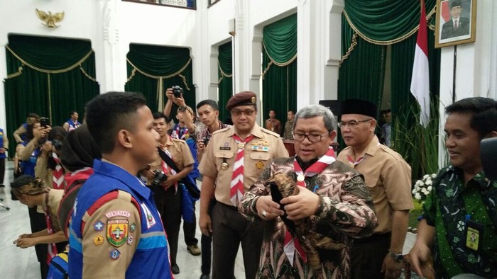 Aher Lepas 1.122 Anggota Kwarda Jabar ke Jambore Nasional di Cibubur