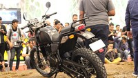 Sepeda motor ini diciptakan berbasis fungsi untuk kegiatan touring dan berpetualang di pegunungan Himalaya.
