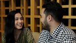 Senangnya Tya Arifin Tampil Bareng Suami