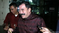 Reydonnyzar yang pernah menjabat sebagai Penjabat Gubernur Sumatra Barat ini diduga mengetahui perihal proyek 12 jalan di Sumbar tersebut.