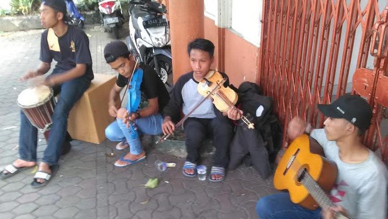 Unduh 9200 Koleksi Gambar Gitar Pengamen Terbaik HD