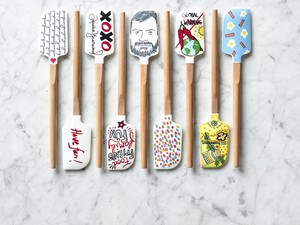 Para Selebriti Ini Merancang Spatula untuk Atasi Masalah Kelaparan Anak-anak