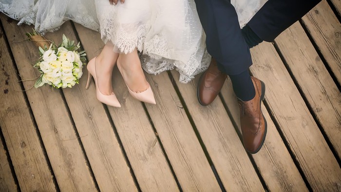 feet of bride and groom, wedding shoes (soft focus). Cross processed image for vintage lookfeet of bride and groom, wedding shoes (soft focus). Cross processed image for vintage look